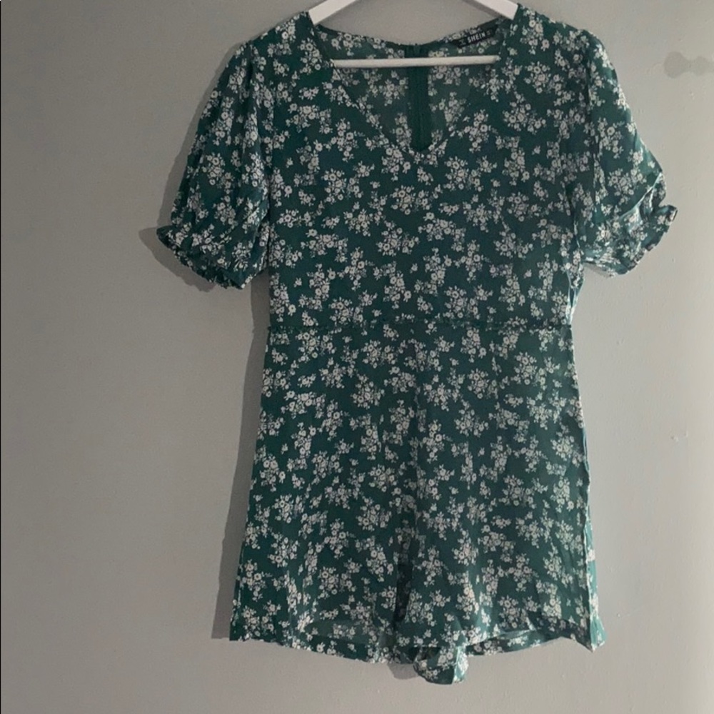 Puff sleeve floral print romper